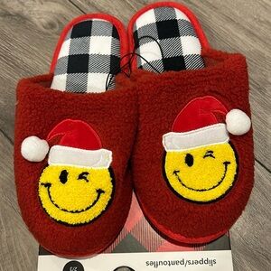 NWT Christmas Smiley slippers